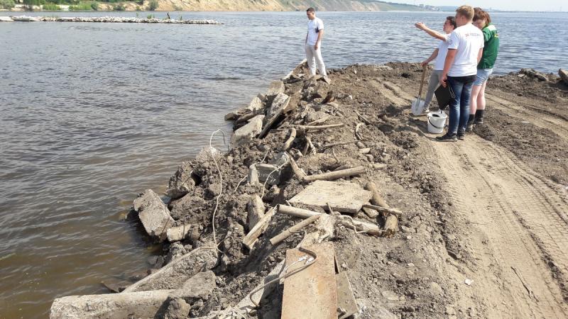 Активисты ОНФ выявили факты утилизации строительных отходов в прибрежной зоне реки Волги рядом с Тольятти