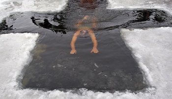 Зимние купания в проруби стали традиционны у славян и до христианства