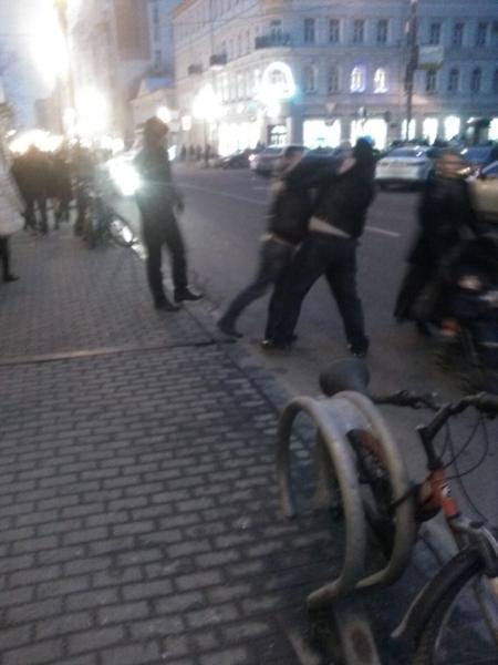 Продолжаются хулиганства на Старом Арбате в Москве.