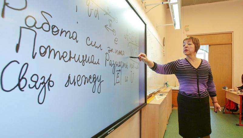 Директора школ Москвы вынесут на обсуждение в прямом эфире зарплаты учителей