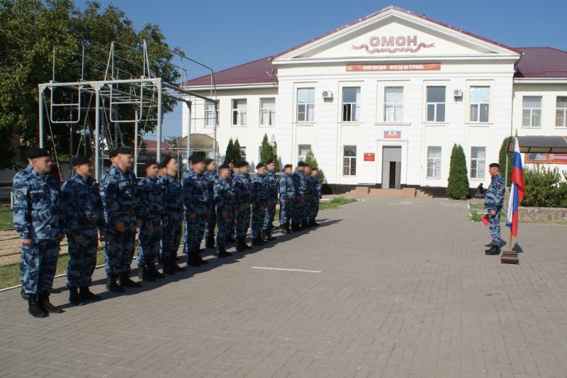 В Ростовской области росгвардейцы провели акцию в честь Государственного флага России