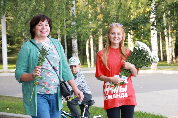 Команда «Молодежки ОНФ» в Коми провела в Сыктывкаре акцию «Привет, ромашки!»