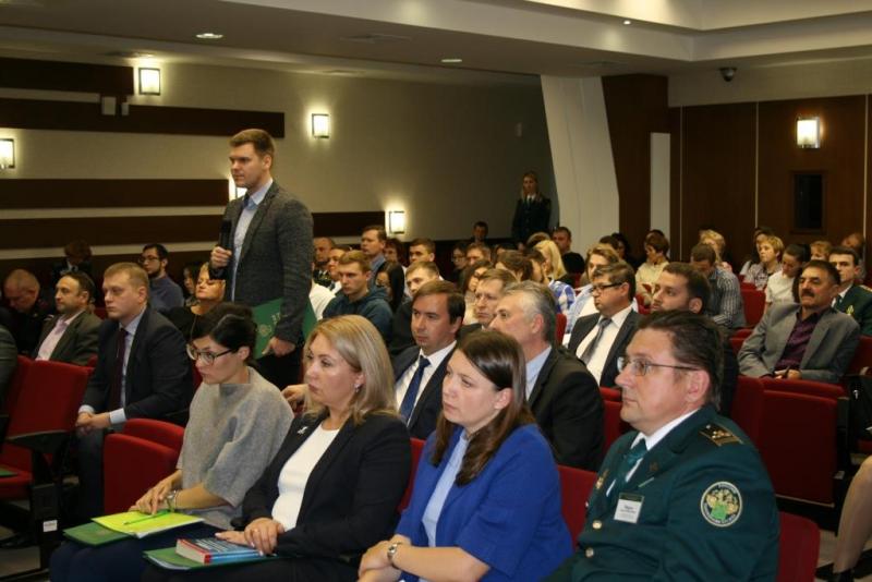 Сибирские таможенники и участники ВЭД обсудили вопросы правоприменительной практики в Томске