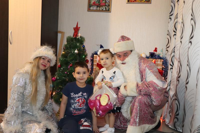 В гости к детям сотрудников и военнослужащих Управления Росгвардии по Республике Марий Эл приходил Росгвардейский Дед Мороз