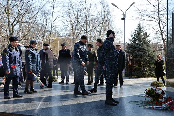 Сотрудники уголовно-исполнительной системы Республики Дагестан приняли участие во Всероссийской акции «Ленточка Памяти»