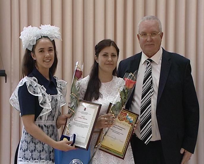 Владимир Семенов поздравил победителей муниципального этапа всероссийской олимпиады школьников