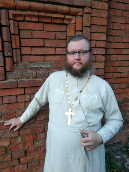 Священник из Мытищ продал свой мотоцикл, чтобы помочь пострадавшей от пожара многодетной семье