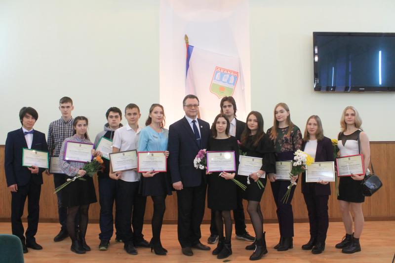 Студенты ХГУ удостоены именных стипендий мэра