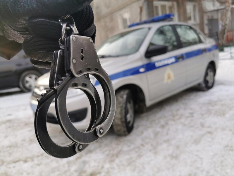 Иркутские сотрудники вневедомственной охраны задержали подозреваемого в угоне автомобиля Toyota Land Cruiser - 100