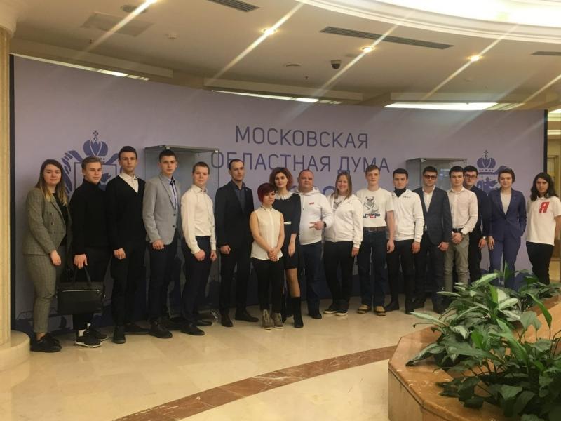 Молодогвардейцы Подольска приняли участия в общественных слушаниях о поправках к Конституции Российской Федерации.