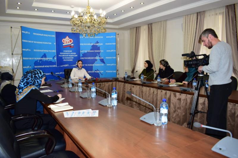 В Отделении ПФР по Чеченской Республике состоялась пресс-коференция, посвященная вопросам материнского (семейного) капитала