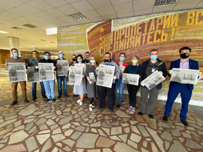 Активисты начали раздавать репринтный номер газеты «Правда» от 10 мая 1945 года