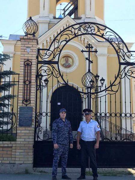 В рамках акции «РосгвардияГид» южноуральские сотрудники ведомства рассказали о соборе, где молился на службе Российский император Николай II