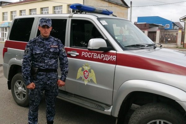 В Няндоме Архангельской области сотрудник Росгвардии в свободное от службы время задержал подозреваемого в ограблении человека