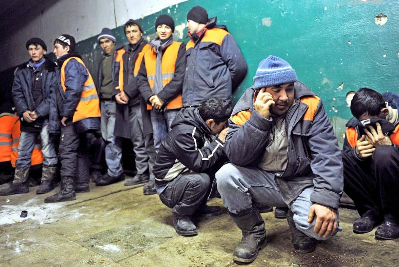 Процедуру предоставления мигрантам права на работу в России могут усложнить