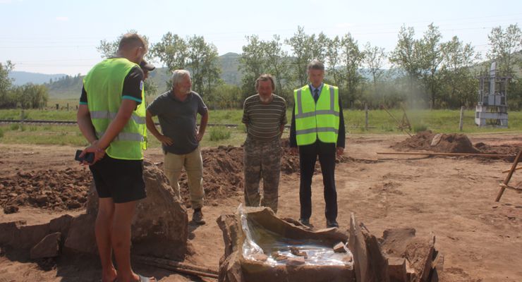 Ученые и студенты ХГУ участвуют в археологических раскопках 12 курганов