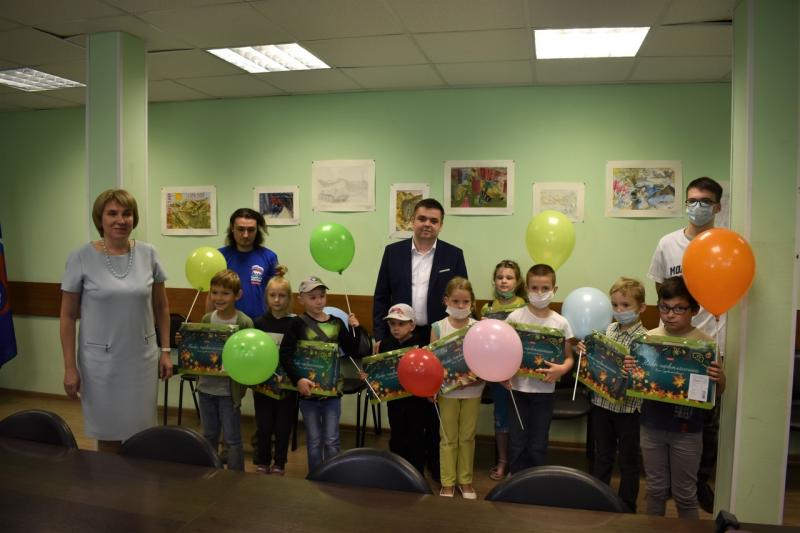 В Щёлково стартовала благотворительная акция «Собери ребёнка в школу» в рамках партийного проекта 