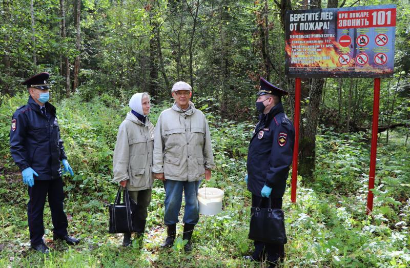 Сотрудники полиции Новой Москвы провели профилактические беседы с гражданами о соблюдении правил пожарной безопасности