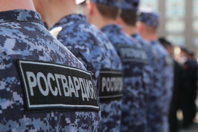 В Челябинске сотрудники Росгвардии задержали подозреваемую в грабеже из продовольственного магазина