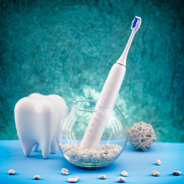 Компания «Ревилайн» готовит премьеру новой зубной щетки Revyline RL 015
