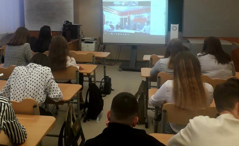 На Ямале росгвардейцы приняли участие в онлайн-тренинге для школьников