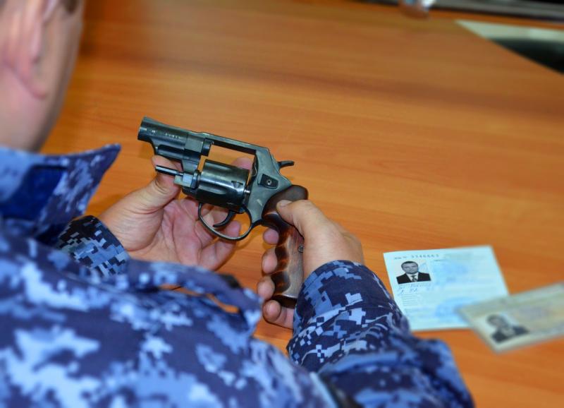 С начала текущего года жители Калининградской области добровольно выдали более 200 предметов вооружения, хранившихся у них незаконно