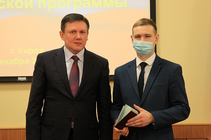 Александр Чурин поздравил выпускников Президентской программы подготовки управленческих кадров