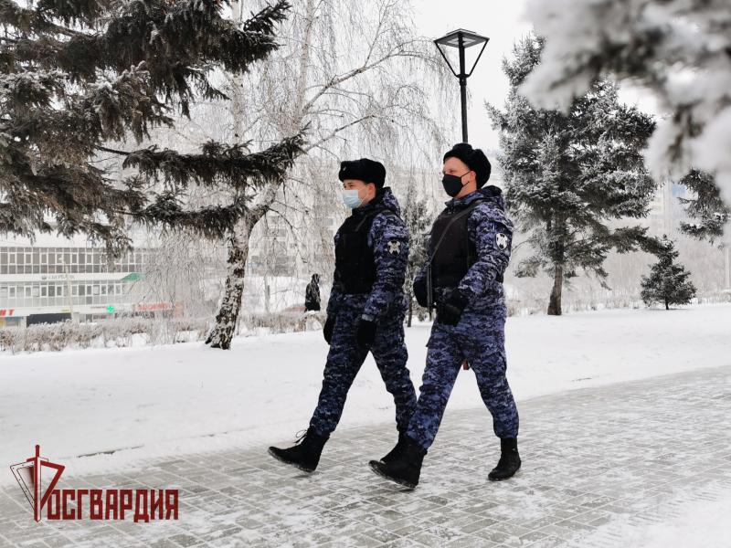 Сотрудники и военнослужащие Росгвардии совместно с полицейскими обеспечат безопасность жителей Иркутской области в новогодние праздники