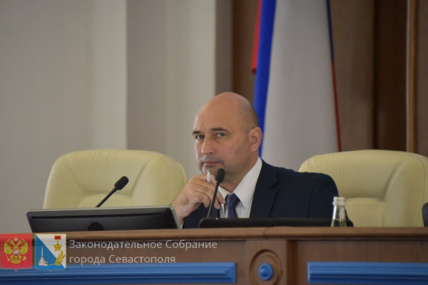 Депутаты Заксобрания Севастополя не успевают ознакомиться с нововведениями федерального законодательства или читают законы по диагонали?