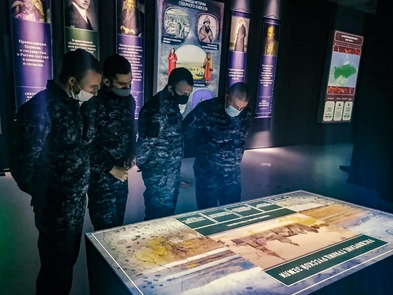 В Пятигорске офицеры вневедомственной охраны Росгвардии посетили интерактивный музей «Россия - Моя история»