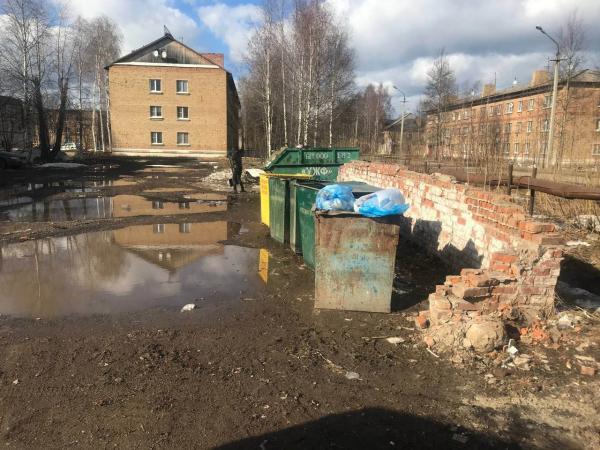 В Коми после обращения активистов Народного фронта власти организовали ликвидацию свалки в центре поселка Дальний