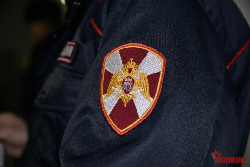 В Екатеринбурге сотрудники Росгвардии задержали группу лиц, подозреваемых в грабеже