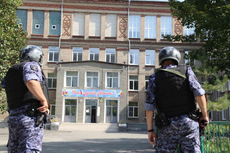 На Южном Урале сотрудники вневедомственной охраны отрабатывают действия при поступлении сигнала «Тревога» с охраняемых объектов - школ