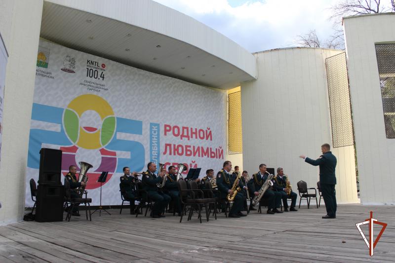 В Челябинске музыканты военного оркестра Росгвардии выступили на межрегиональном фестивале