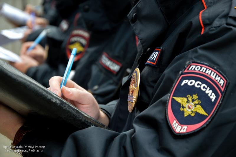 Свердловские полицейские задержали рецидивиста и участкового уполномоченного по подозрению в сексуальном насилии над девочкой