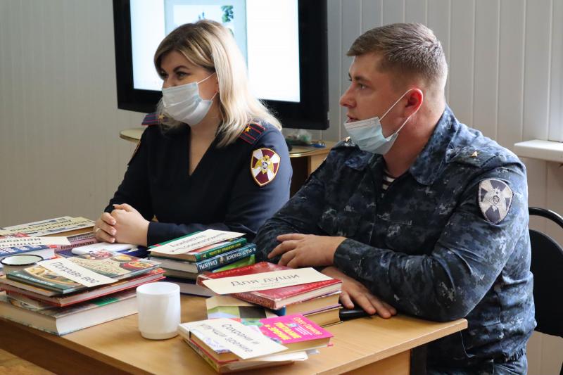 Сотрудники вневедомственной охраны рассказали ставропольским студентам о службе в Росгвардии