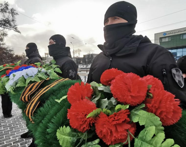Память погибших в Чеченской Республике жителей региона почтили офицеры Росгвардии в Иркутске