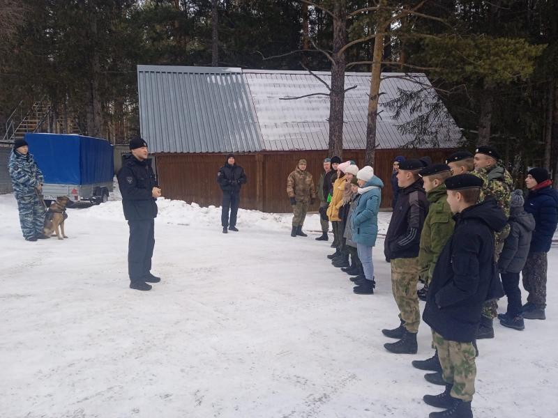 Ветераны СОБРа и бойцы ОМОН «Таганай» встретились с кадетами  Горнозаводской зоны