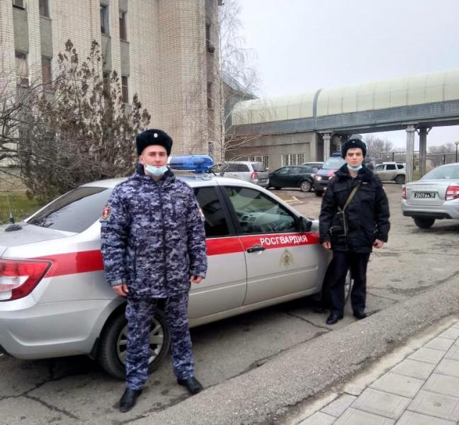 Открывшего стрельбу в больнице на Ставрополье мужчину задержали сотрудники Росгвардии