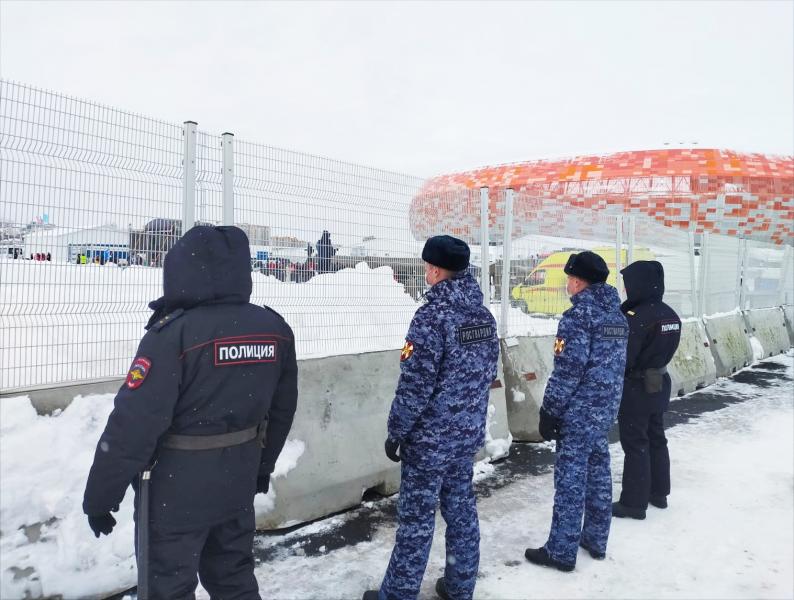В Мордовии росгвардейцы приняли участие в обеспечении правопорядка на показательных выступлениях по ледовому спидвею