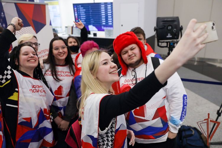 Олимпийцев-росгвардейцев, прибывших на «золотом рейсе» из Пекина, торжественно встретили в Москве