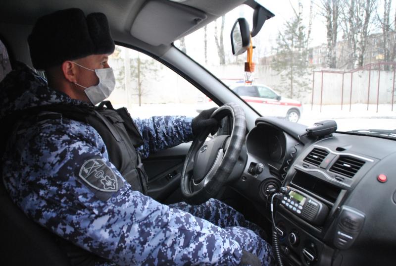 В Кирове росгвардейцы задержали гражданку, подозреваемую в сбыте поддельной купюры