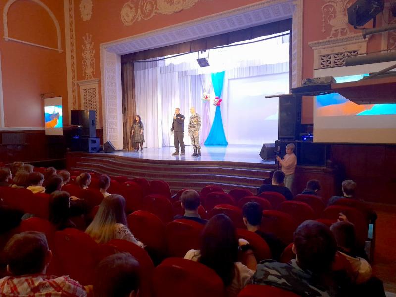 Председатель совета ветеранов управления Росгвардии по Челябинской области провел встречу с подростками в рамках акции «Полки победы»