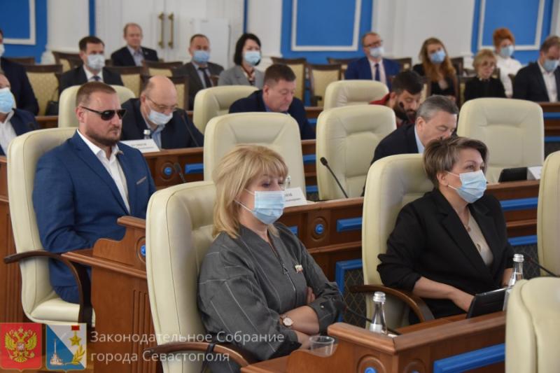 Депутаты и чиновники Севастополя на апрельской сессии продемонстрировали желание работать в тандеме