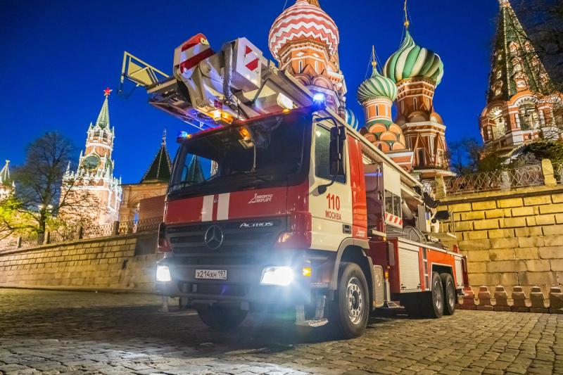 Сотрудники московского МЧС обеспечили безопасность празднования Дня Победы