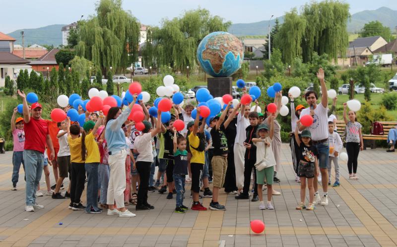 Ко Дню России общественники в Кабардино-Балкарии познакомили детей с традиционными народными играми