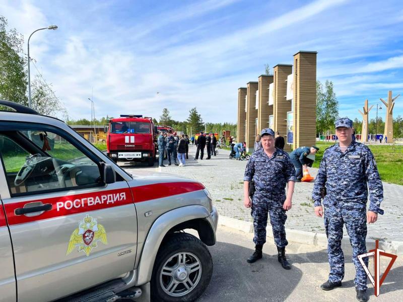 Сотрудники Росгвардии обеспечили безопасность Международного дня защиты детей в Югре