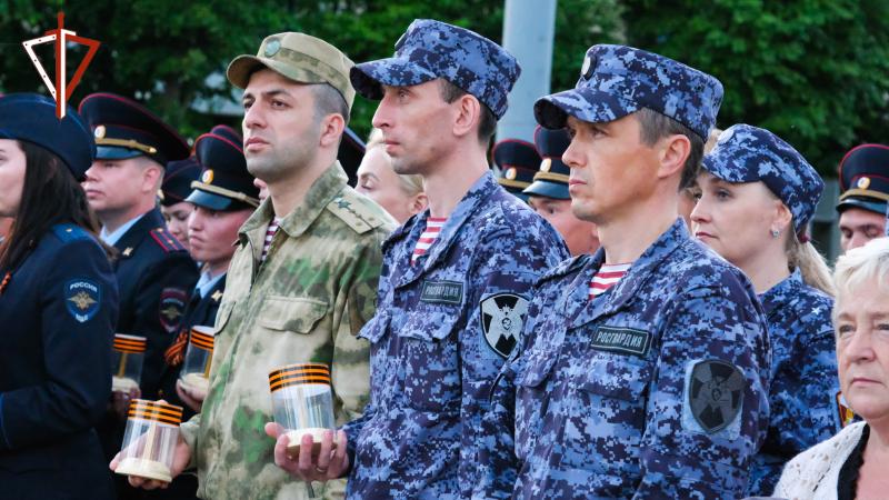В Йошкар-Оле сотрудники и военнослужащие регионального управления Росгвардии приняли участие в общероссийской акции «Свеча памяти»