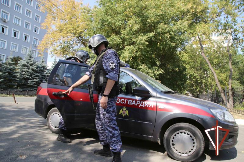 В Челябинске сотрудники Росгвардии задержали мужчину, находившегося в федеральном розыске