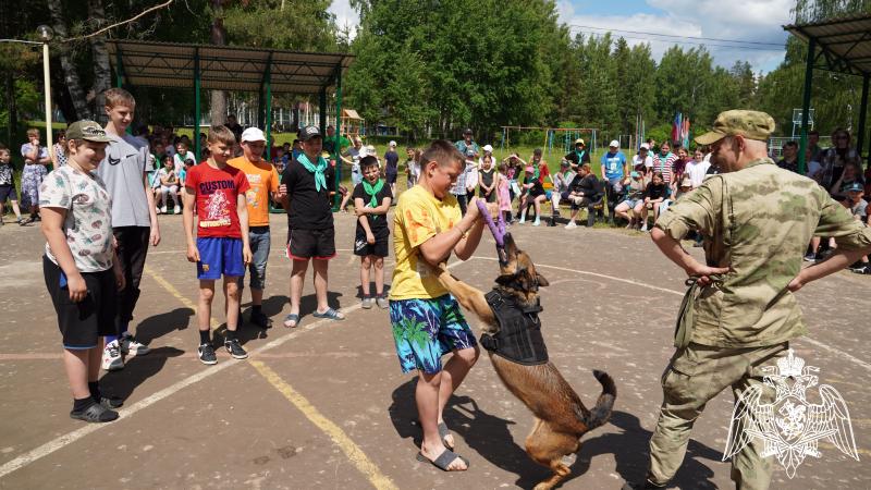 ВО ВЛАДИМИРСКОЙ ОБЛАСТИ РОСГВАРДЕЙЦЫ СТАЛИ ГОСТЯМИ ДЕТСКОГО ОЗДОРОВИТЕЛЬНОГО ЛАГЕРЯ